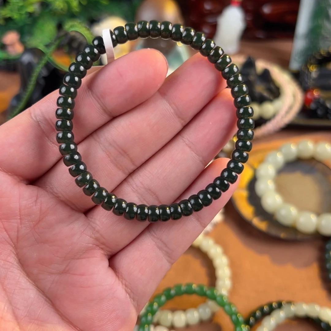 雷****和田玉未镶嵌手链