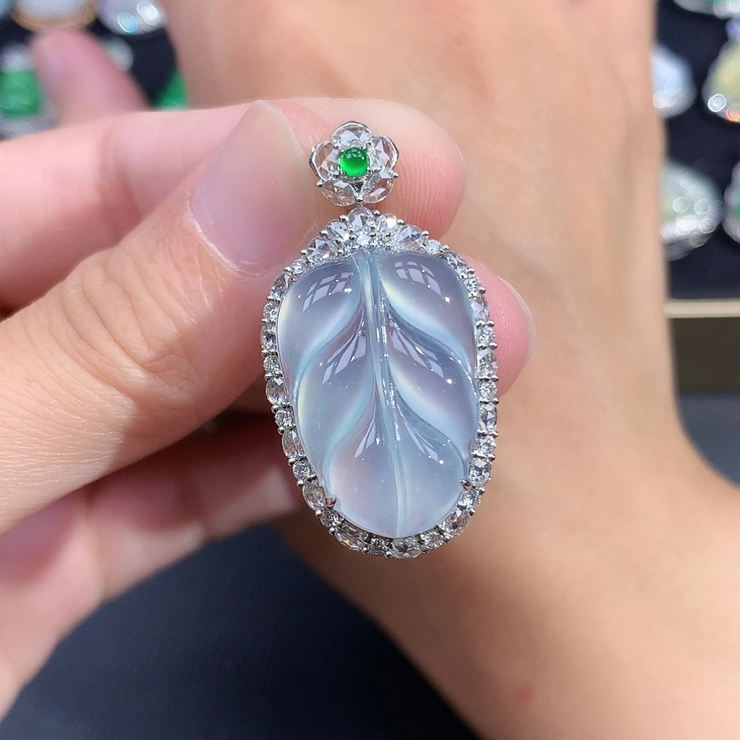 翡翠18K金镶嵌吊坠(赠链)