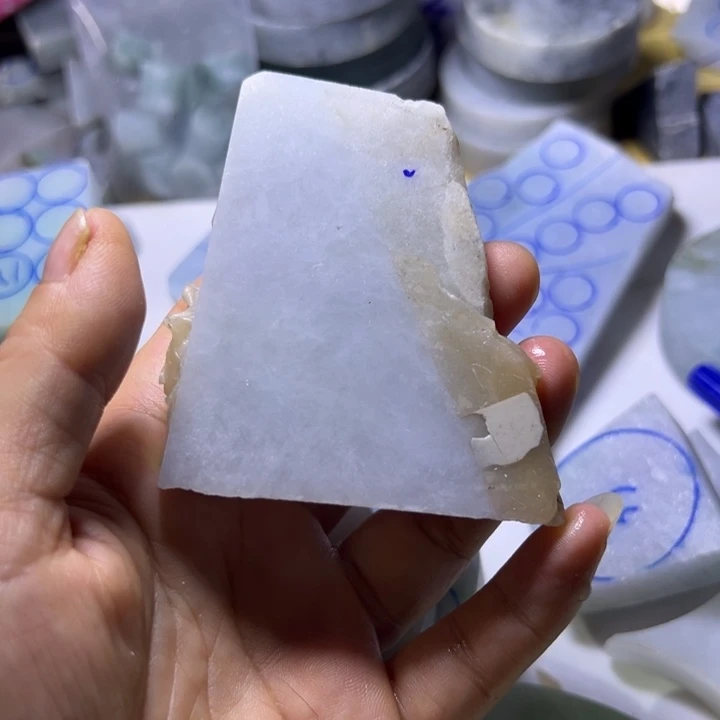 翡翠未镶嵌颈饰小****0