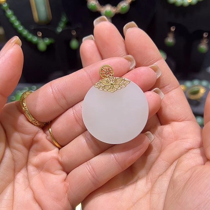 和田玉18K金镶嵌吊坠(不含链)