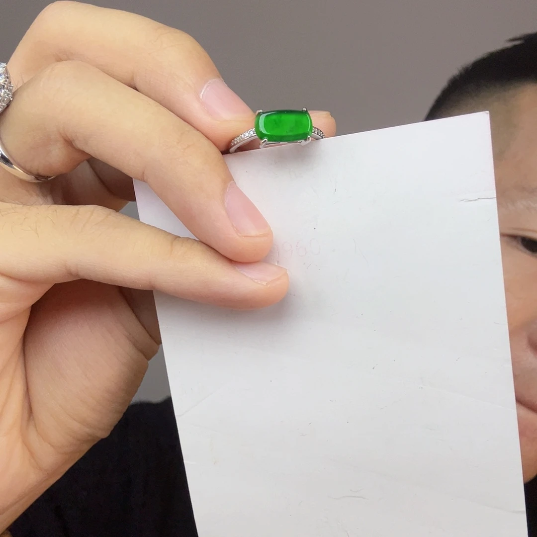 翡翠未镶嵌挂件一件