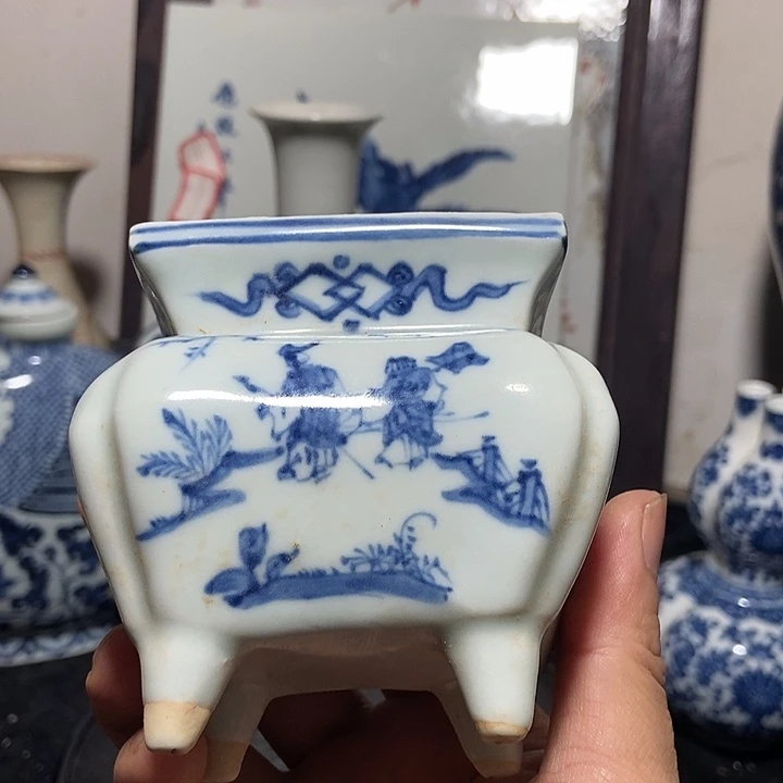 炉幽*青花人物图三足瓷炉