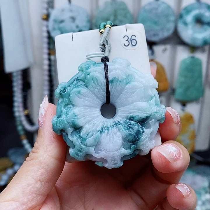 风***钟翡翠未镶嵌颈饰翡翠