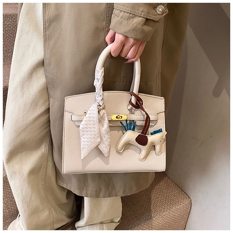 专属福利~~高级感时尚包包女2025新款百搭小马丝巾挂饰斜跨包