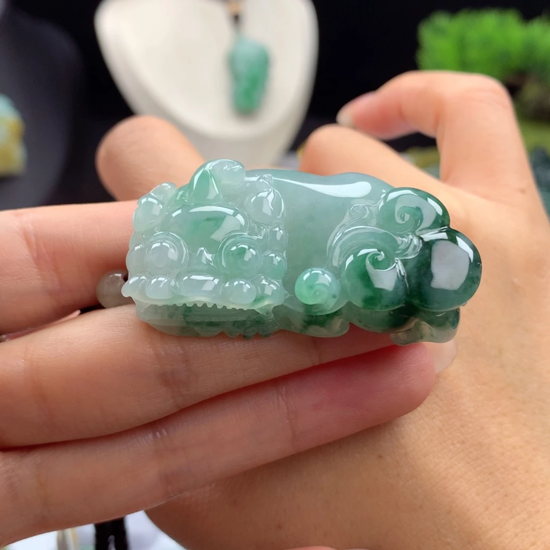 翡翠未镶嵌颈饰A18 阴阳眼霸王貔貅