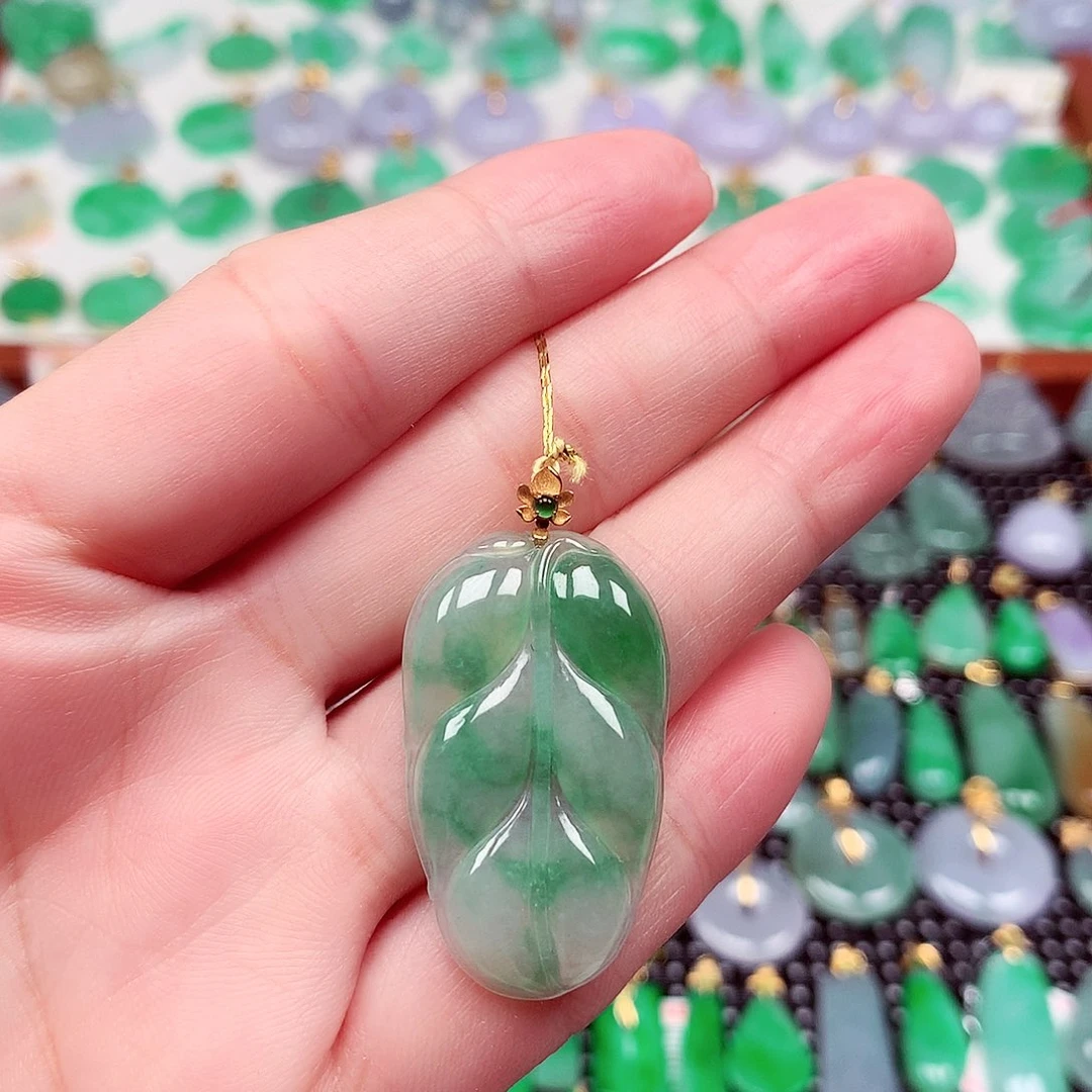 翡翠18K金镶嵌颈饰