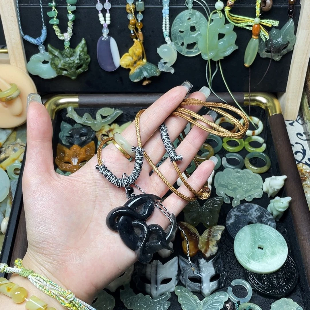 蛇纹石玉未镶嵌颈饰福利