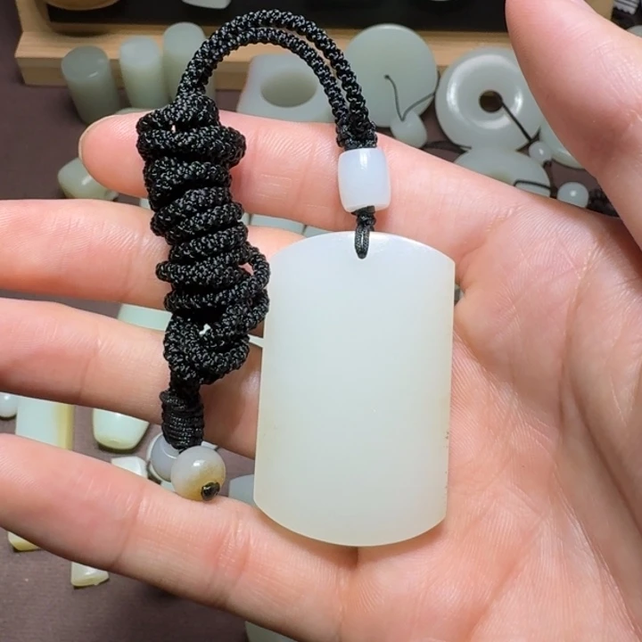 沙***狐和田玉未镶嵌颈饰