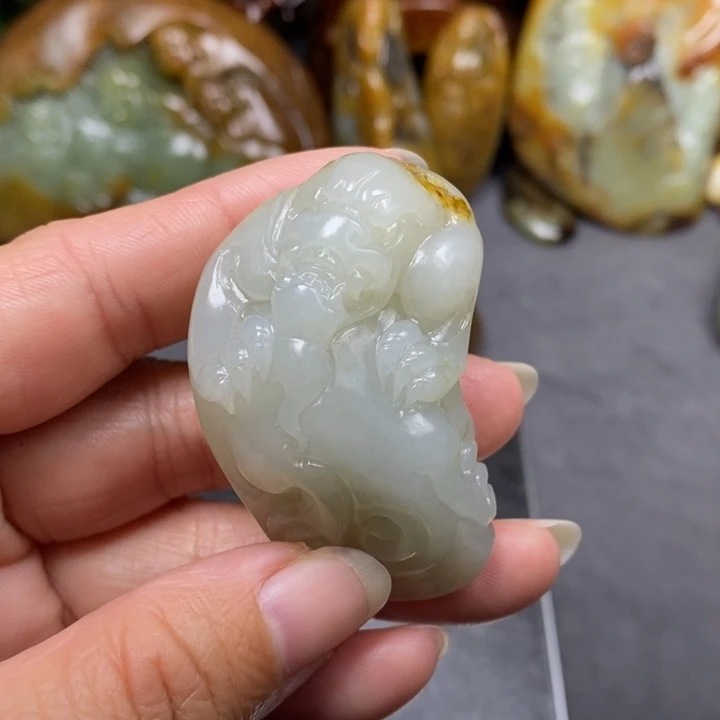 和田玉未镶嵌把件