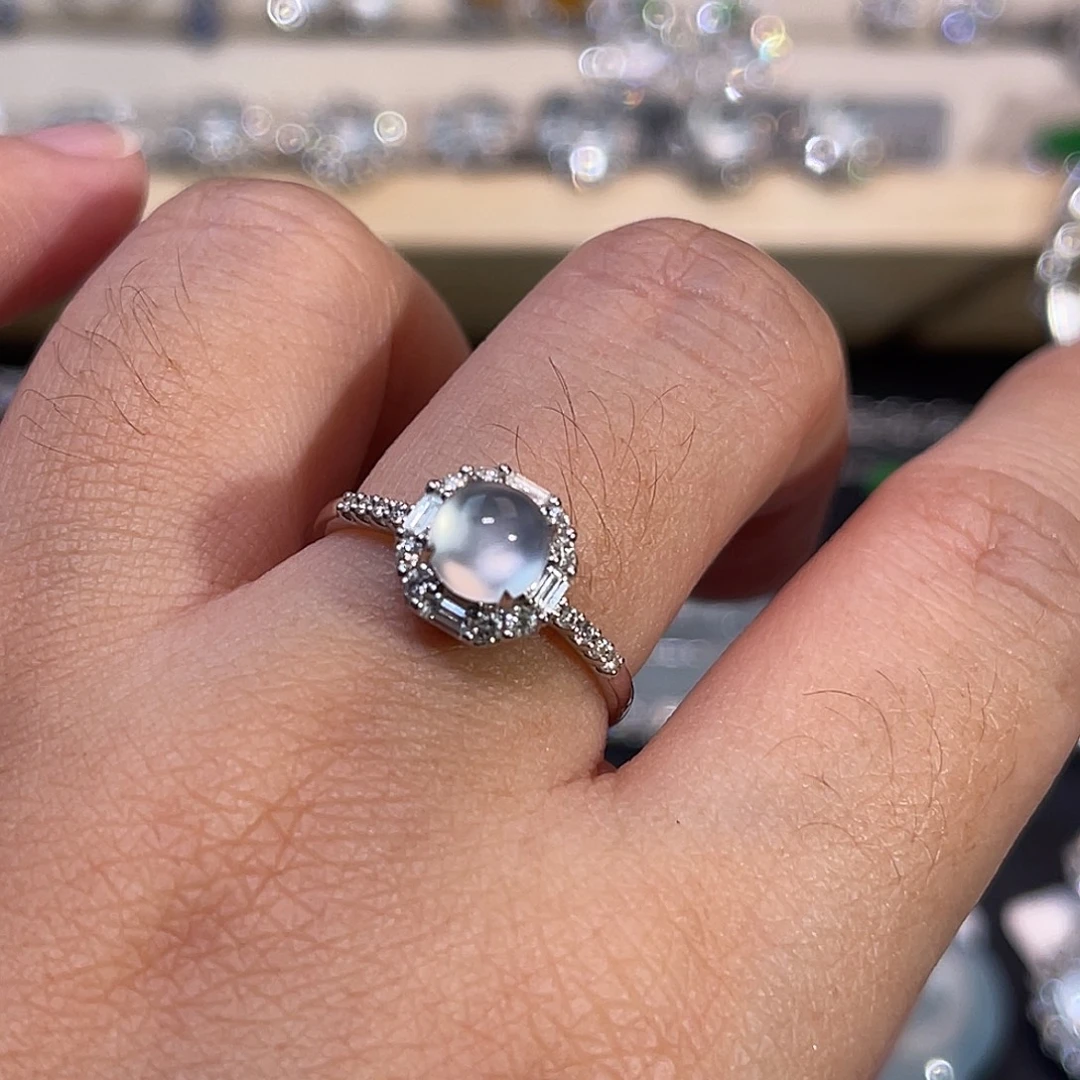 翡翠18K金镶嵌戒指玻璃种冰蛋