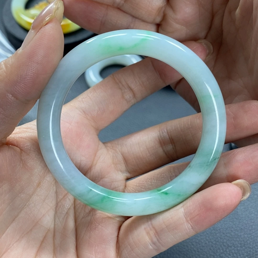 自****翡翠未镶嵌手镯天然翡翠手镯