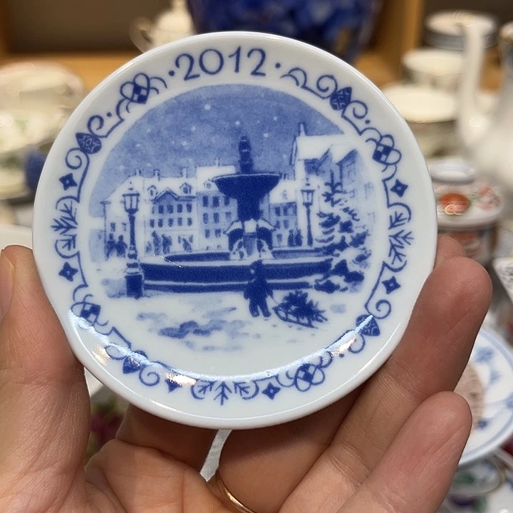 瓷片咖啡杯里的咖啡是我的最爱