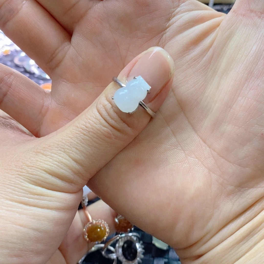 安***草未镶嵌戒指翡翠缅甸