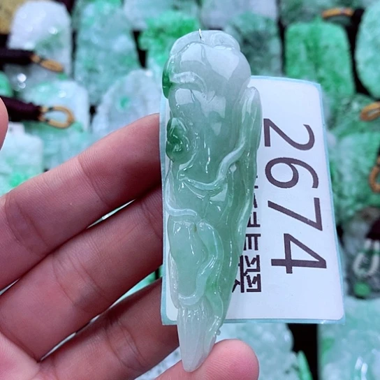 吊坠(不含链)未镶嵌翡翠