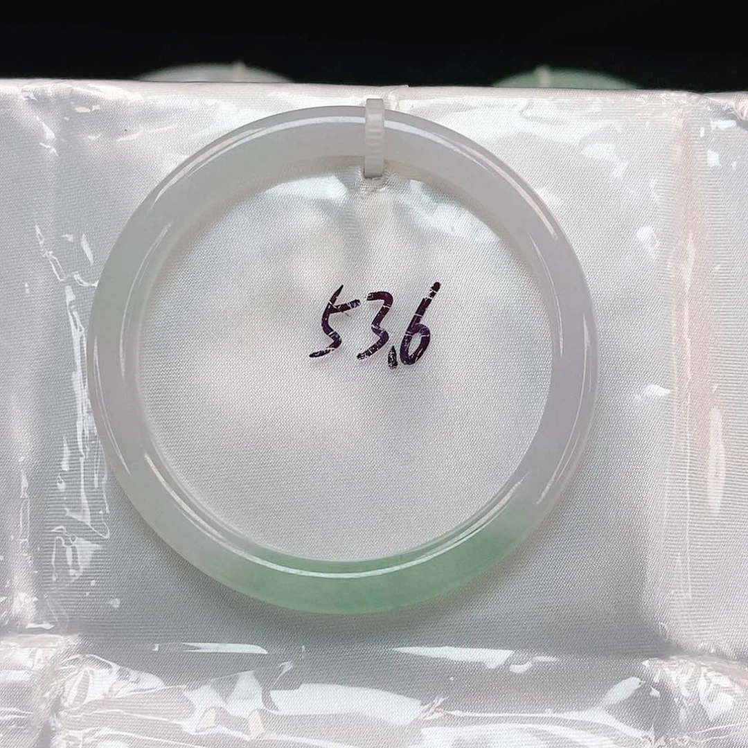 翡翠手镯未镶嵌叮当