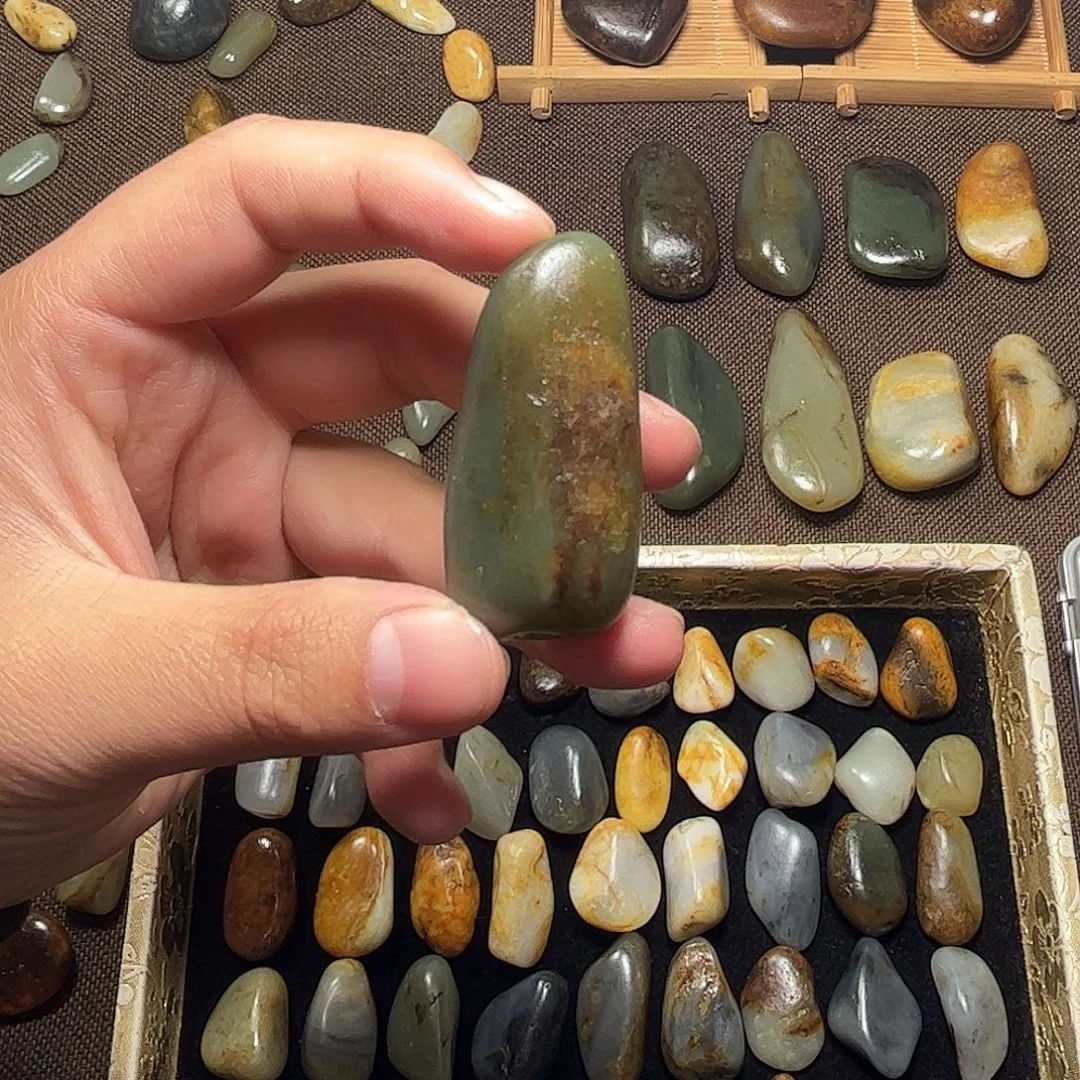 和田玉未镶嵌珠宝奇石