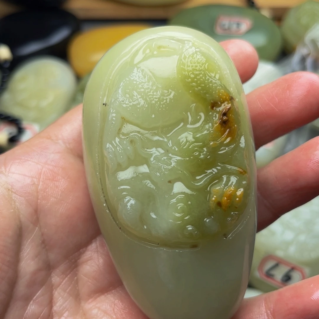 石材方解石手把件龙