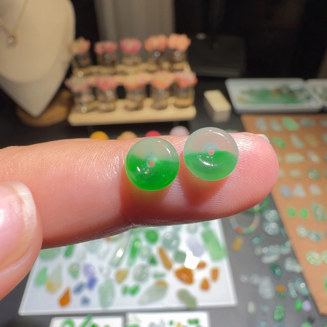 定制翡翠未镶嵌冰种阳绿一对平安扣