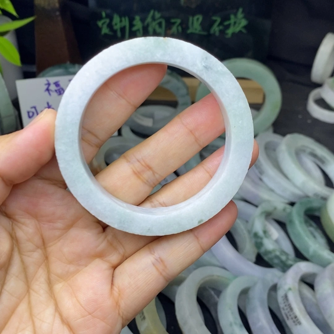 定制翡翠未镶嵌手镯