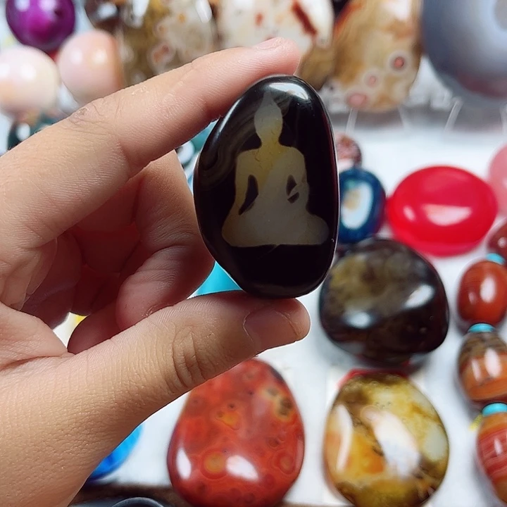 玛瑙/玉髓未镶嵌珠宝奇石