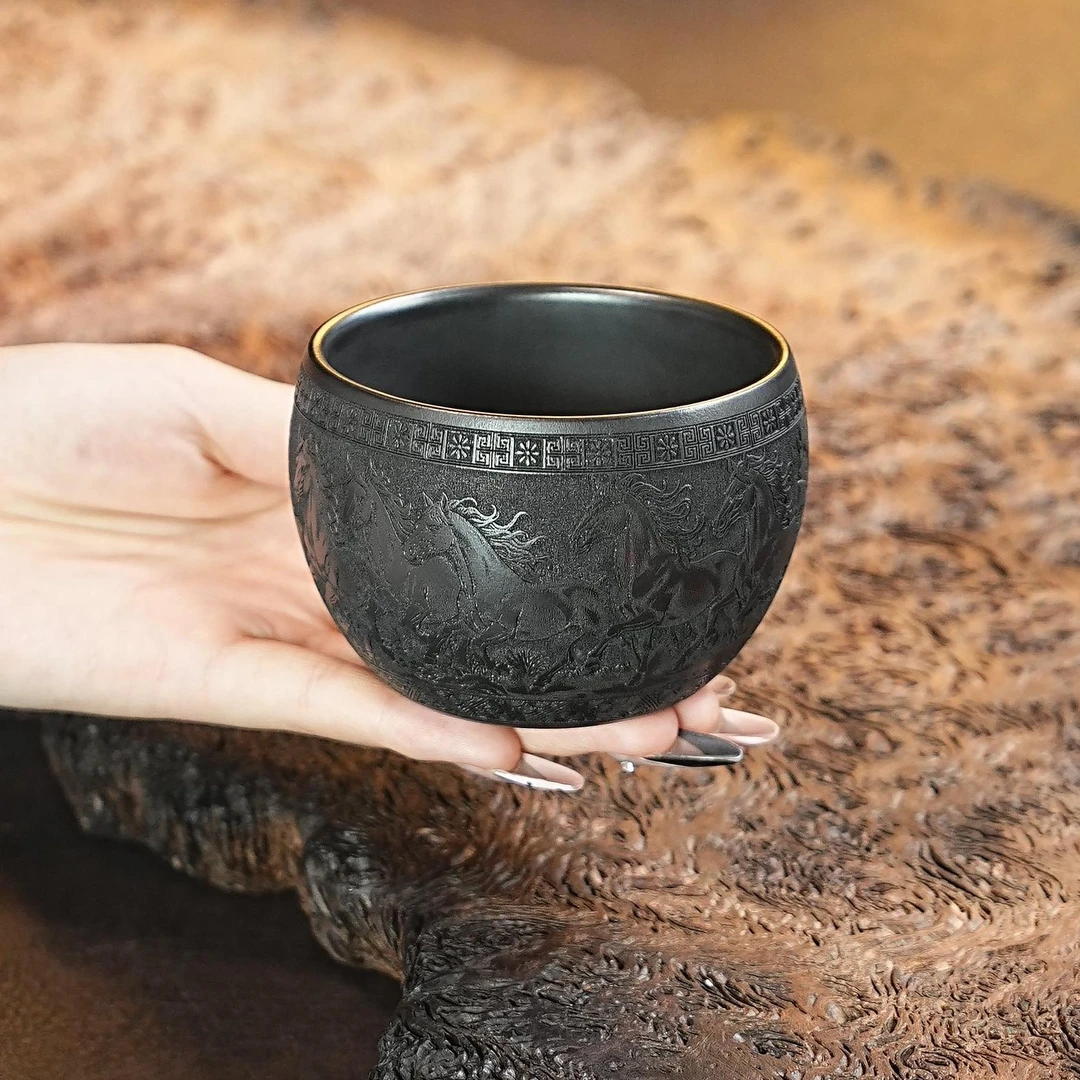 宜兴紫砂茶具 原矿石黄泥料刻绘八骏图主人杯品茗杯