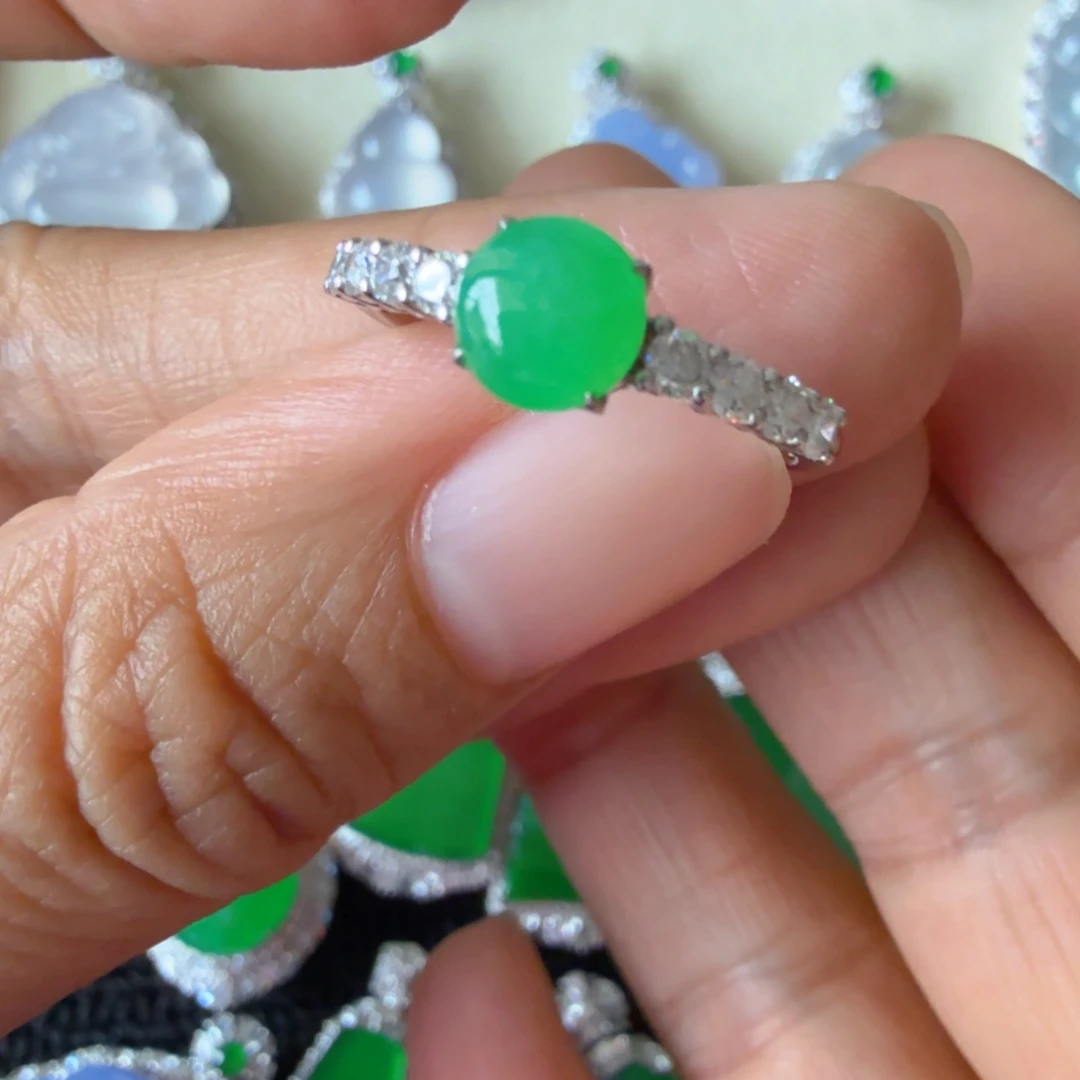 翡翠18K金镶嵌戒指戒指