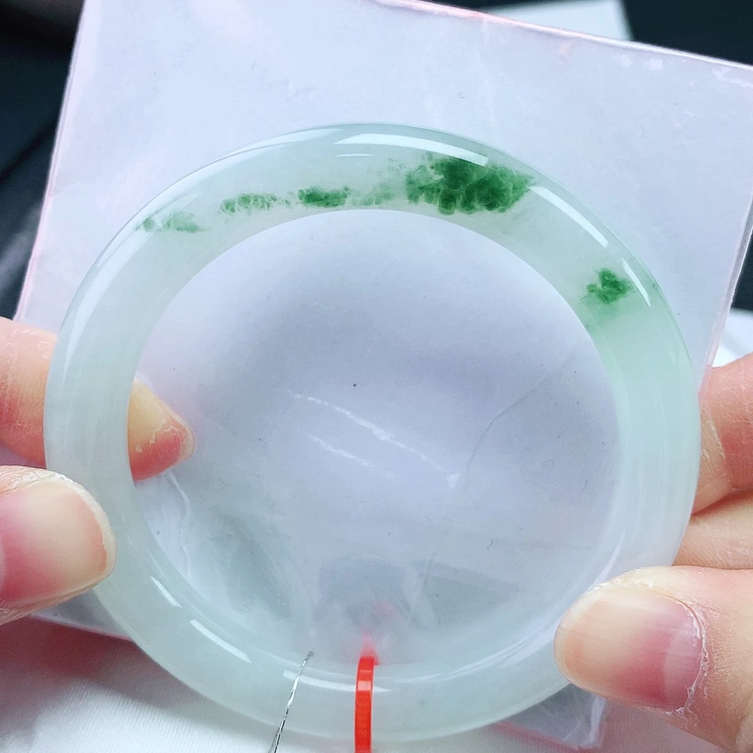 翡翠手镯未镶嵌54圈