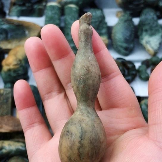 未镶嵌岫岩河磨玉（透闪石质玉）把件