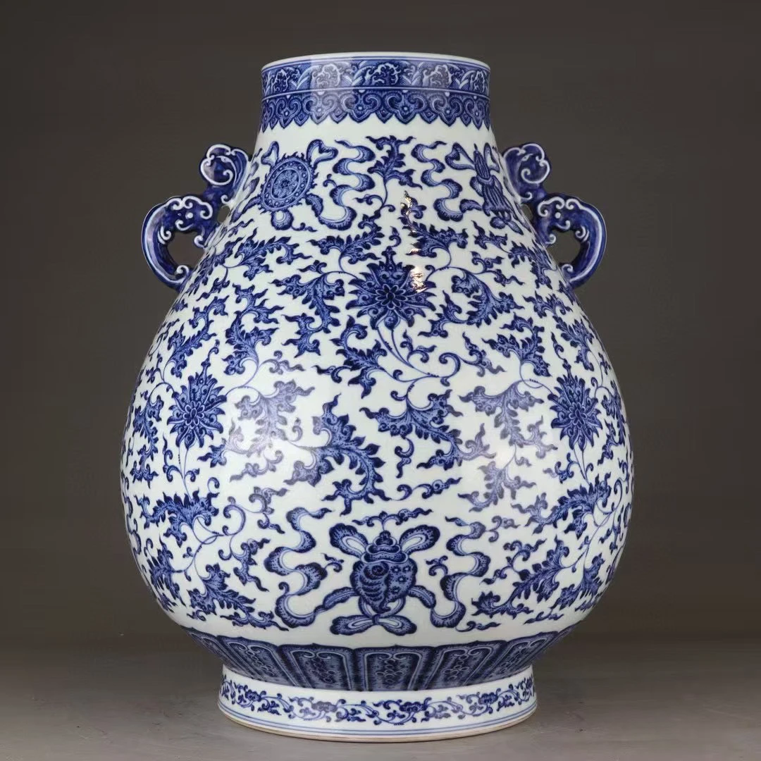 清乾隆青花缠枝莲绕八宝纹双耳尊 规格：高48 cm 肚径36 cm