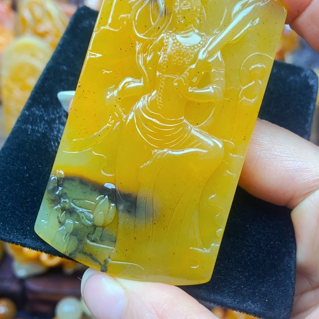 未镶嵌石英质玉（黄龙玉）颈饰