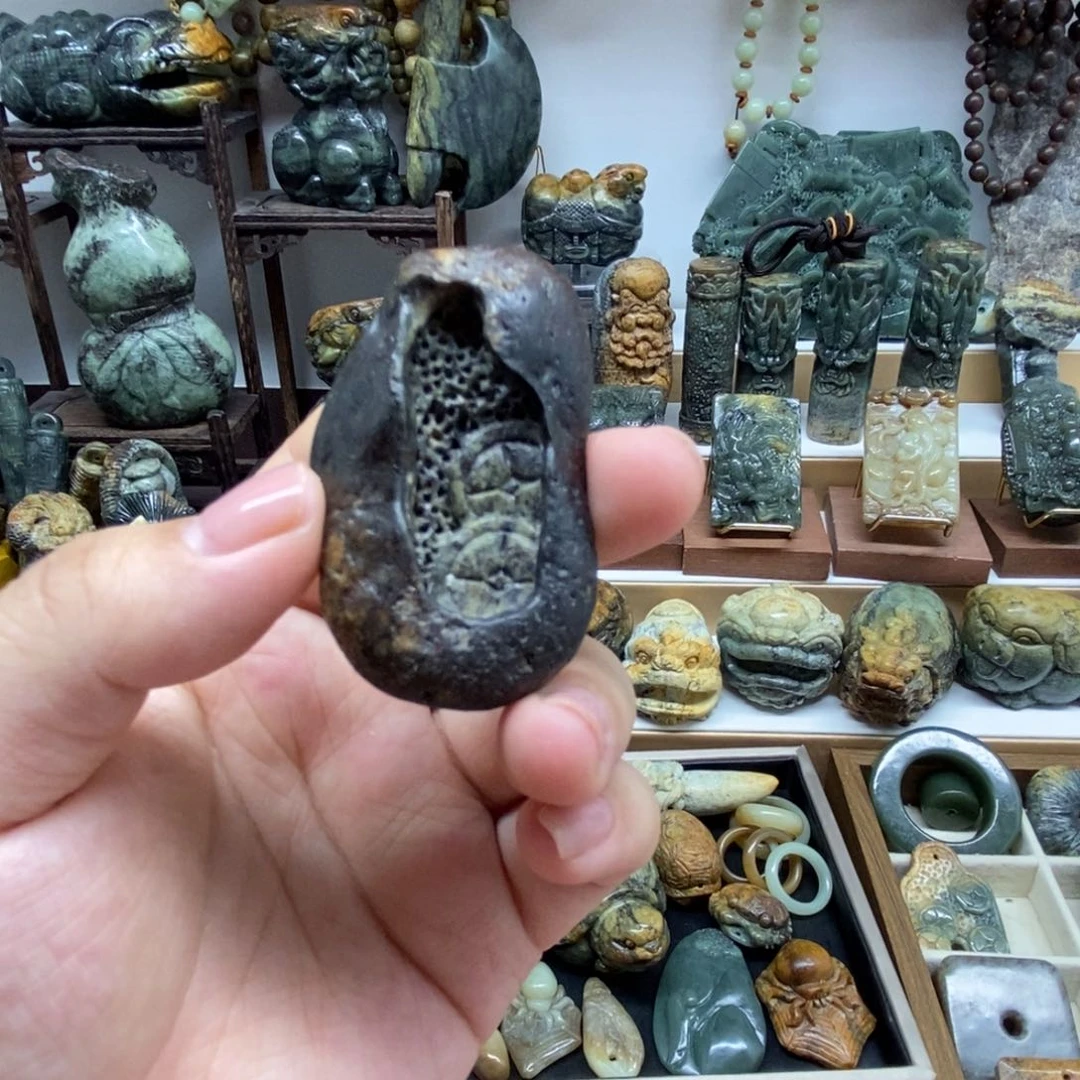 未镶嵌岫岩河磨玉（透闪石质玉）把件