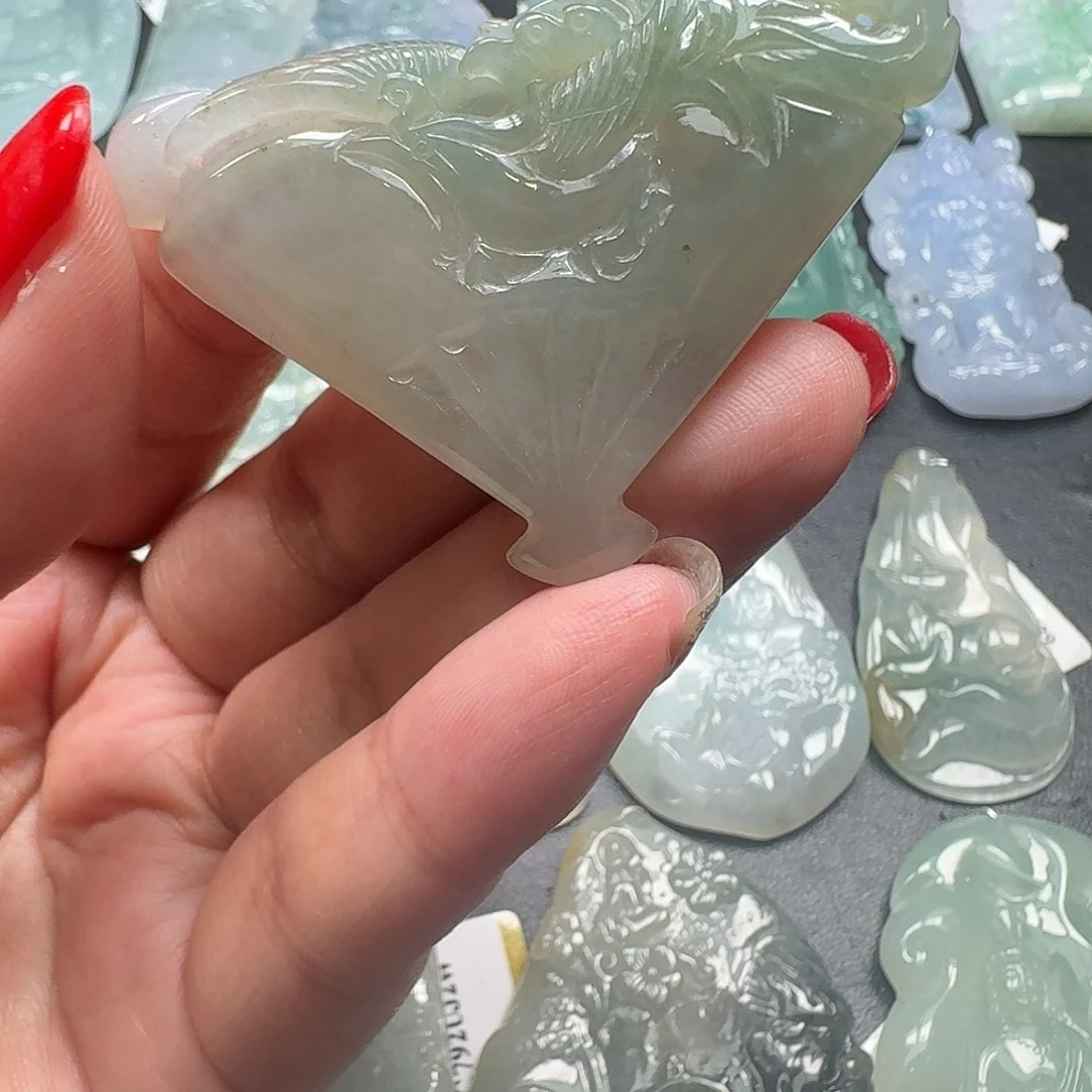 翡翠未镶嵌颈饰吊坠