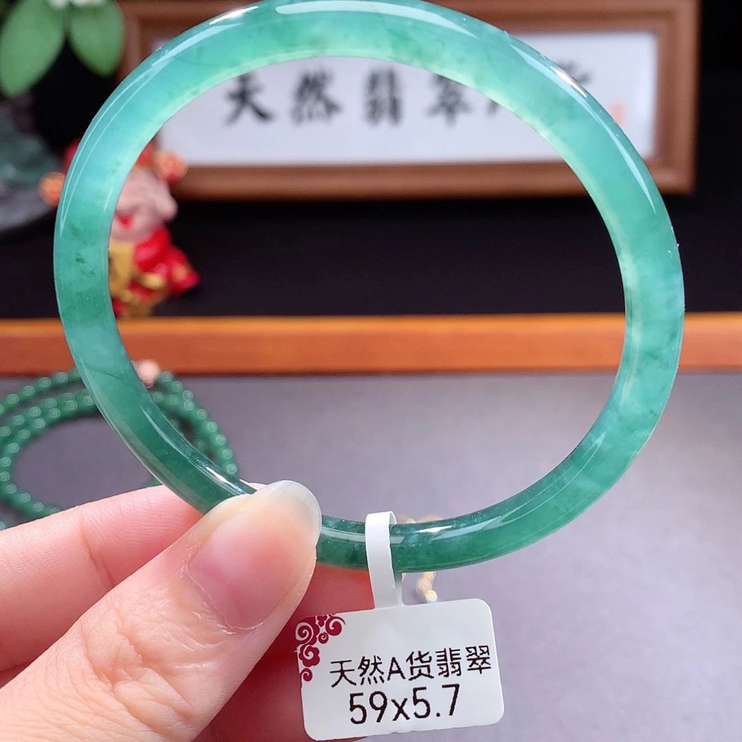 未镶嵌手镯（圆镯）翡翠
