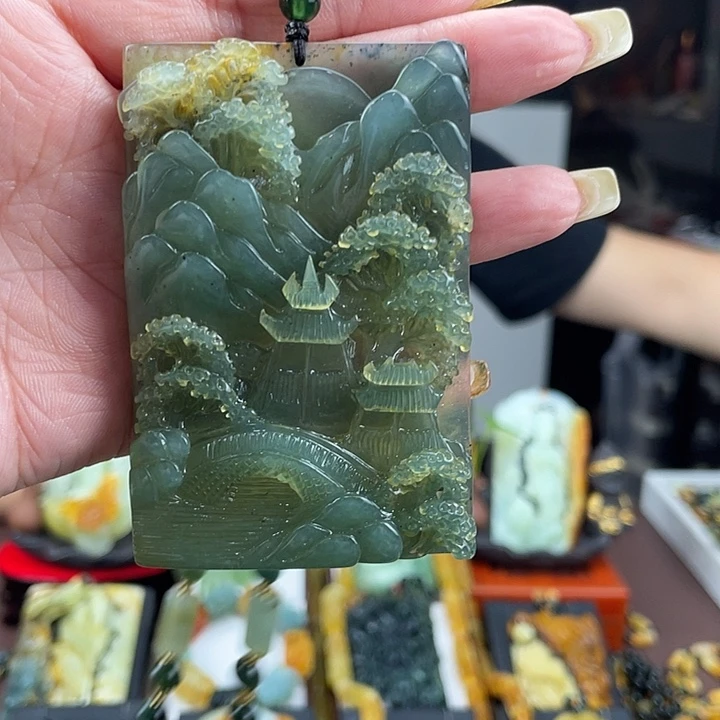 蛇纹石玉未镶嵌颈饰