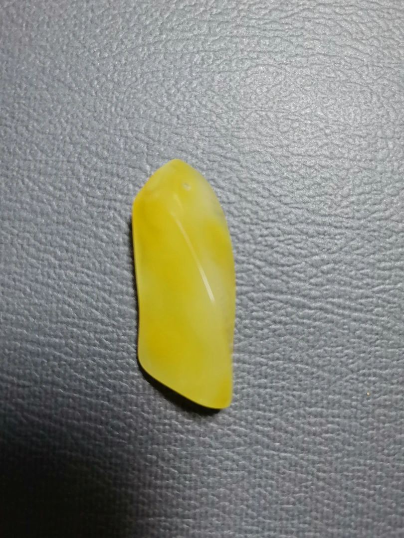 柠檬黄乌料随型小挂件