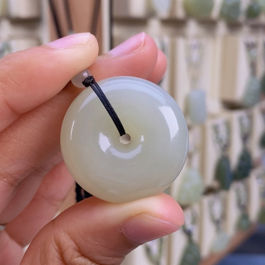 月***坞和田玉未镶嵌颈饰