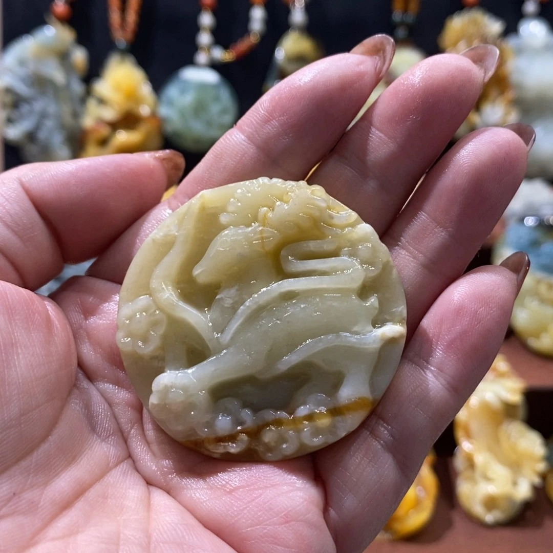 蛇纹石玉未镶嵌颈饰