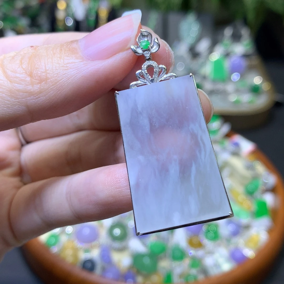 颈饰18K金镶嵌翡翠