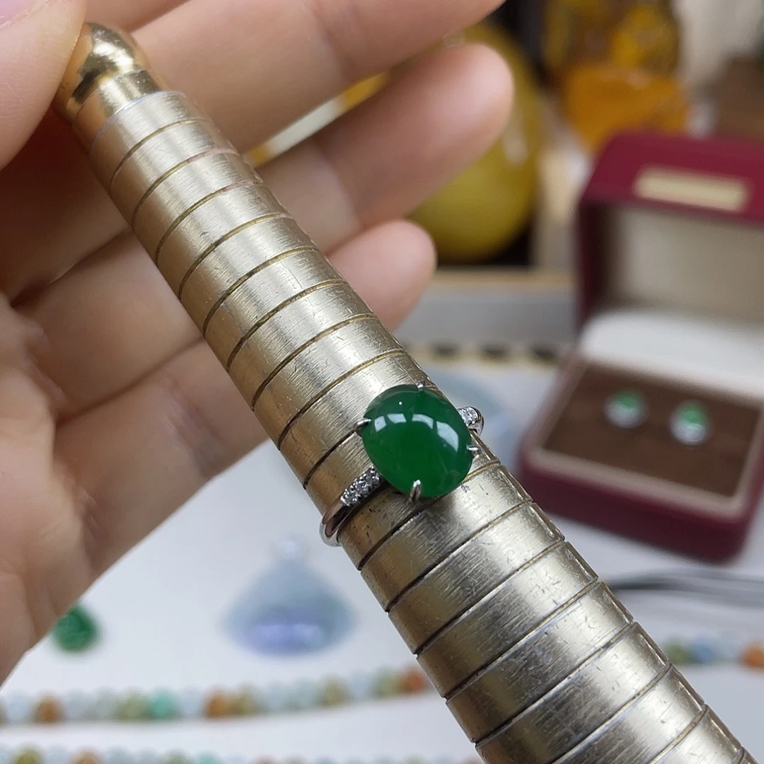 翡翠18K金镶嵌戒指