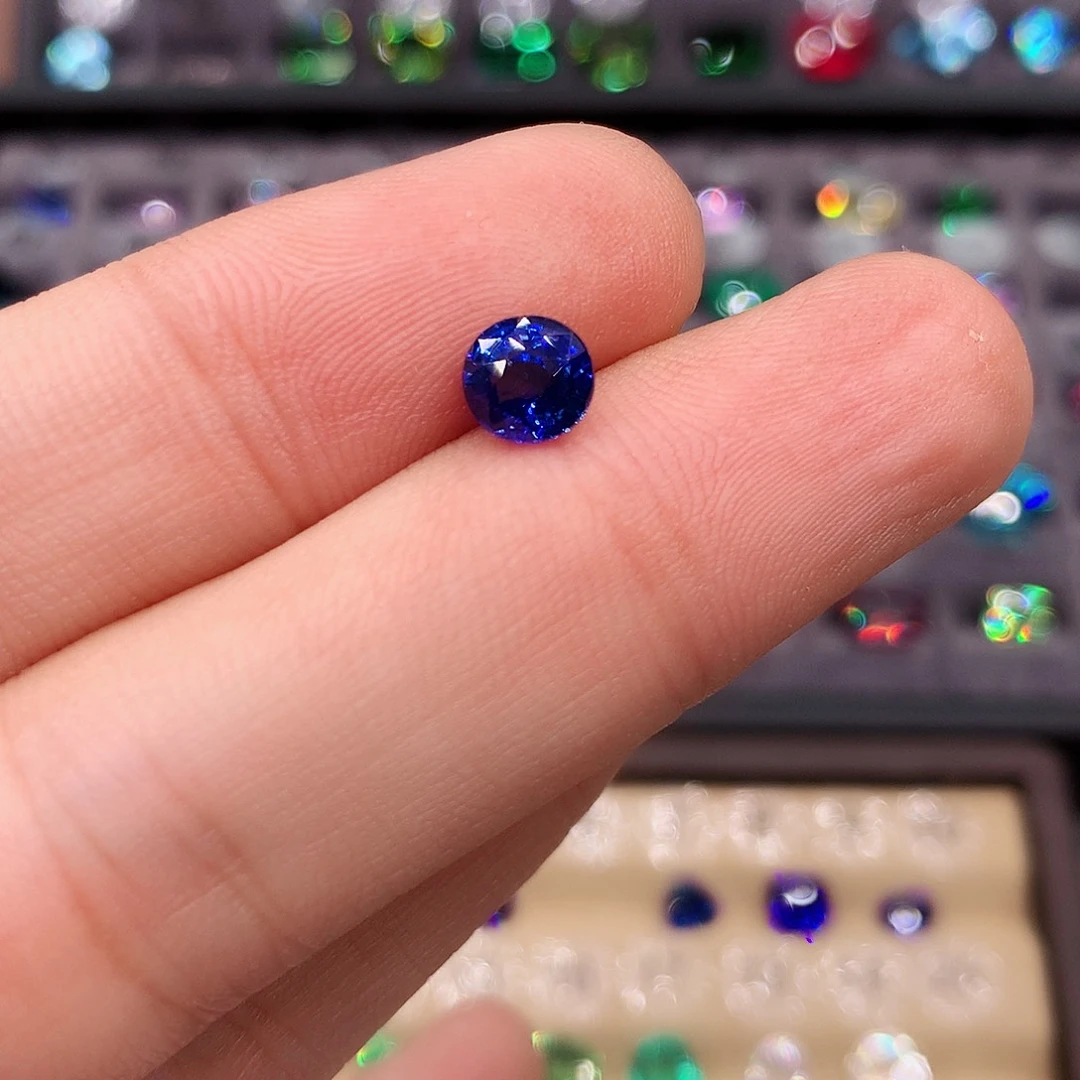 蓝宝石裸石未镶嵌