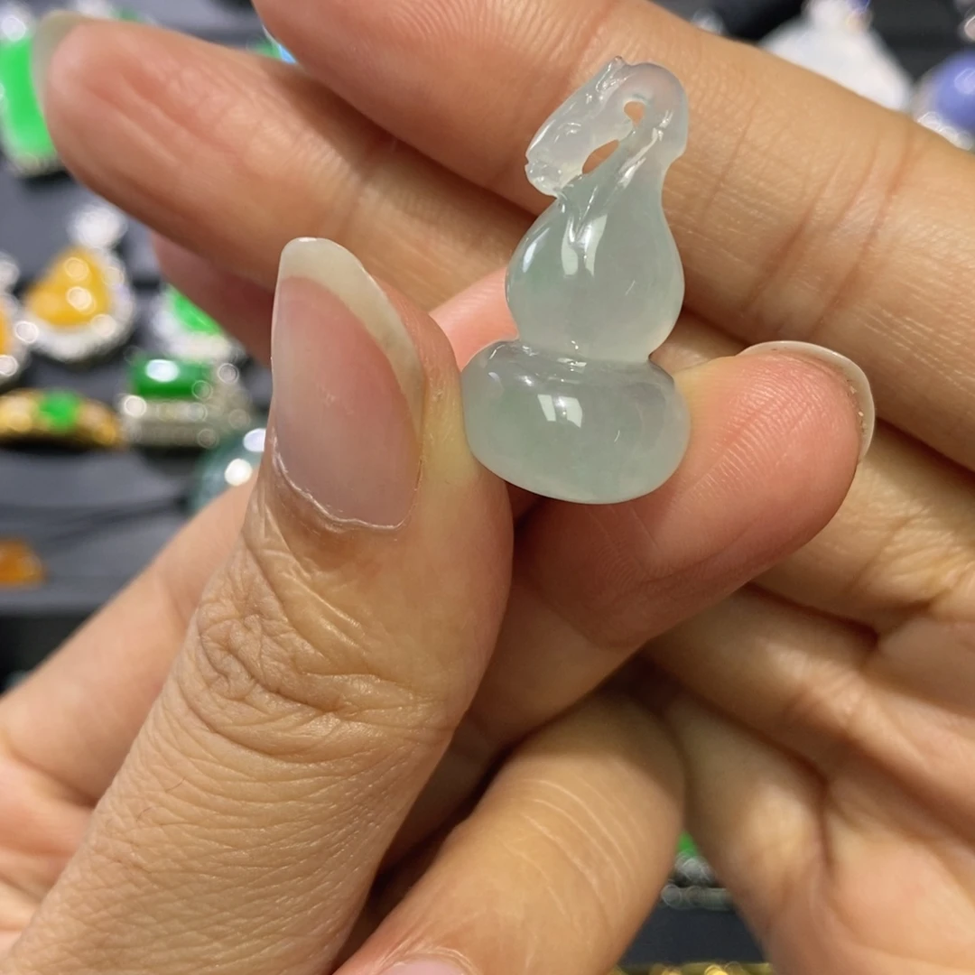 翡翠未镶嵌颈饰缅甸