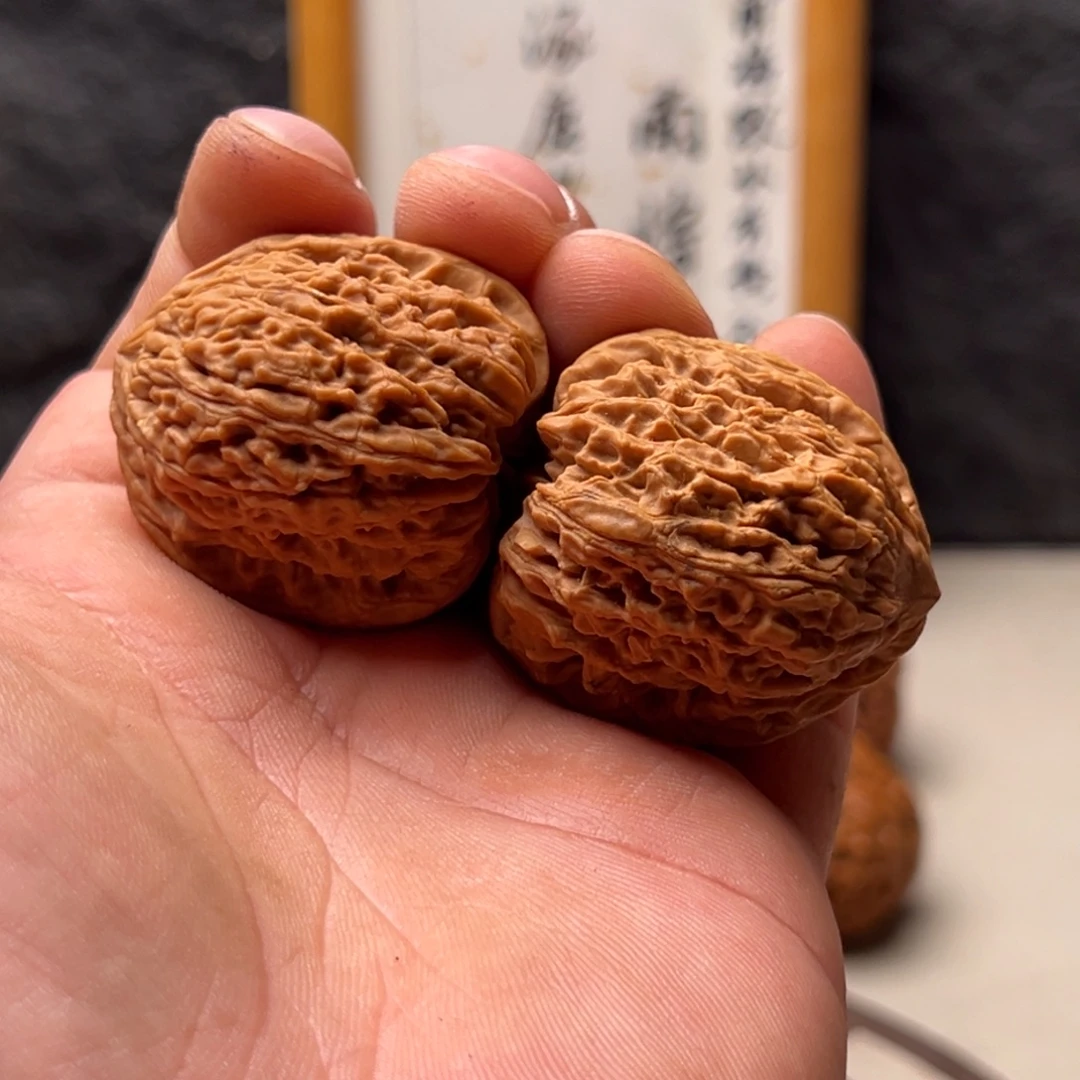 @***@把件文玩核桃南疆37浮黄