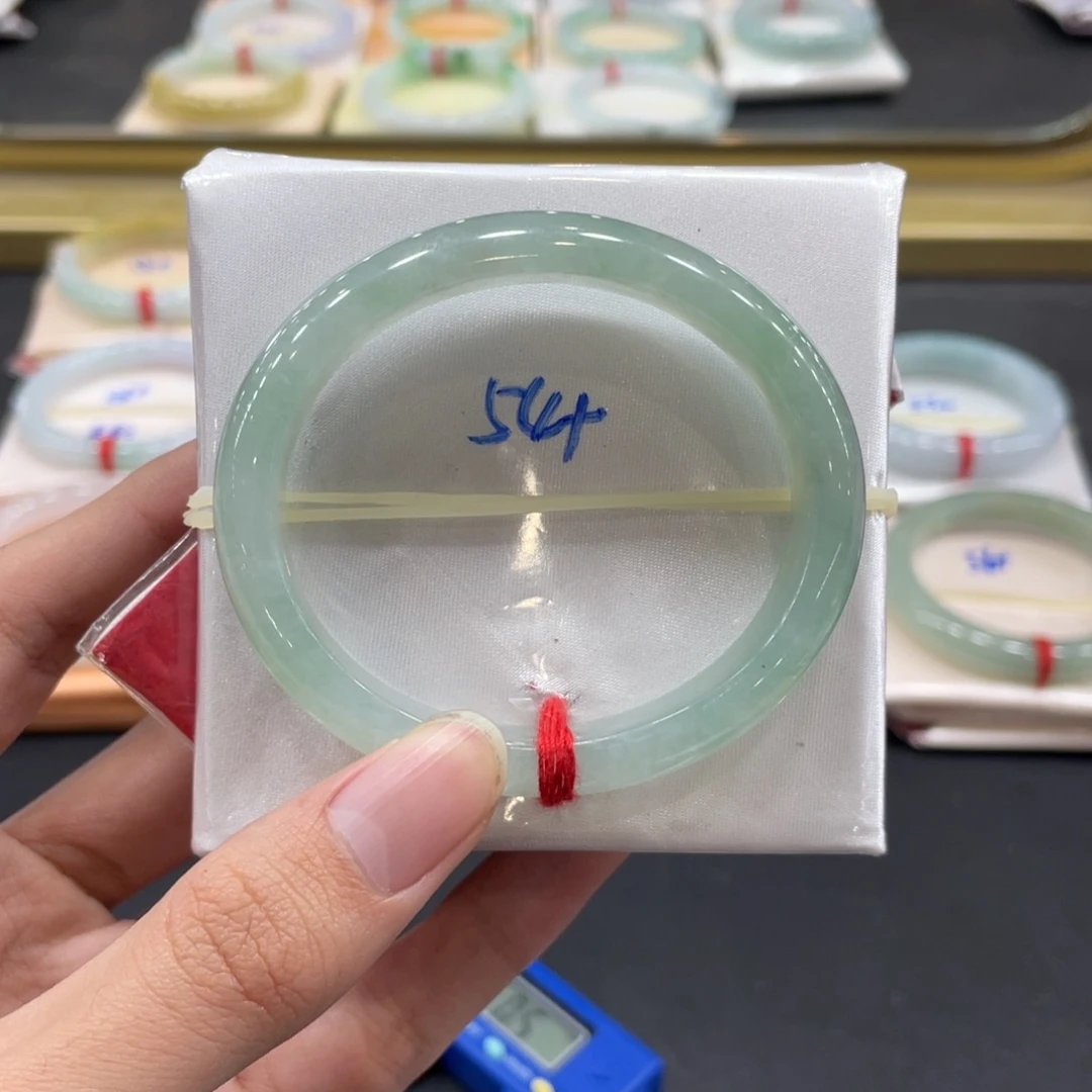 翡翠手镯未镶嵌翡翠手镯