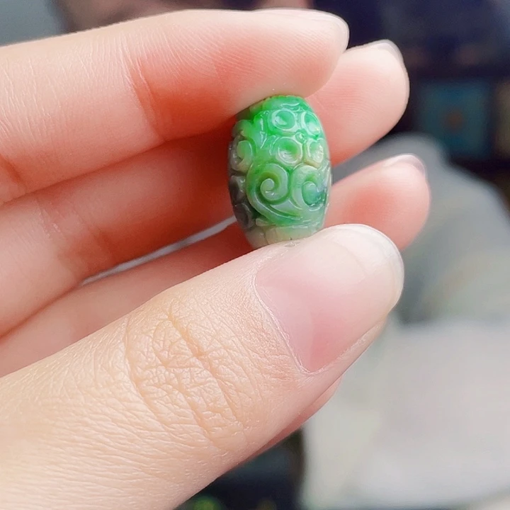 翡翠未镶嵌颈饰多样性