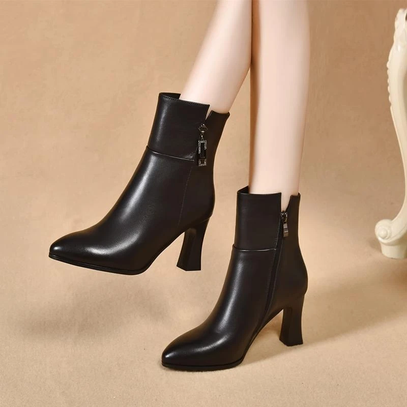 2025新款冬季尖头短靴女粗跟真皮马丁靴高跟鞋加绒软皮中筒靴女靴