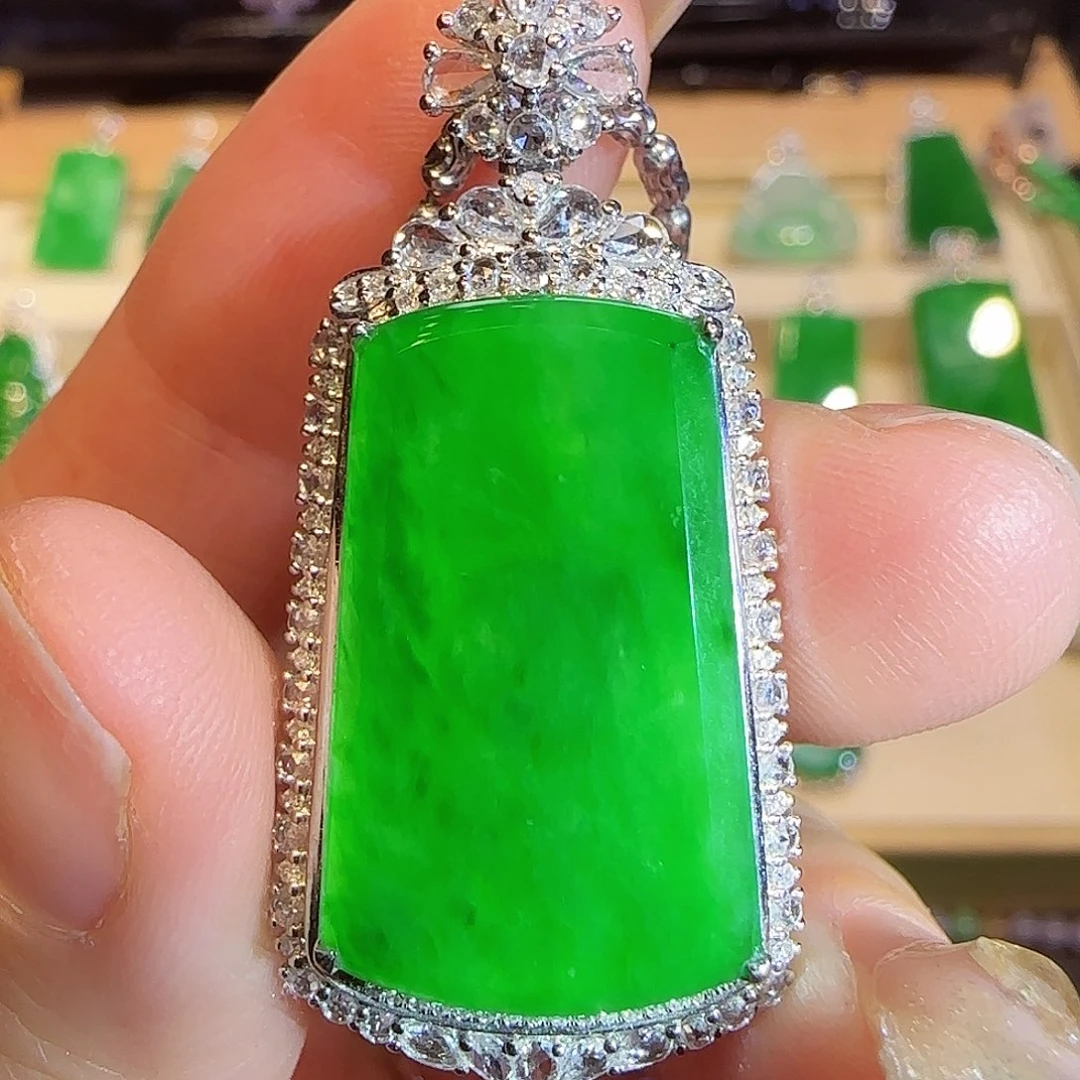 翡翠吊坠(不含链)18K金镶嵌无事牌