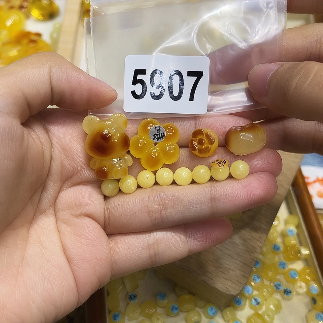 小***小琥珀未镶嵌珠宝奇石