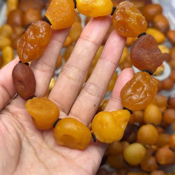 琥珀未镶嵌颈饰天然蜜蜡