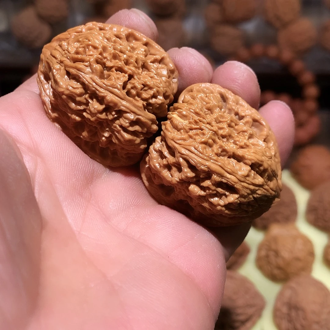 文玩核桃蚂蚁拉丝纹丑疆