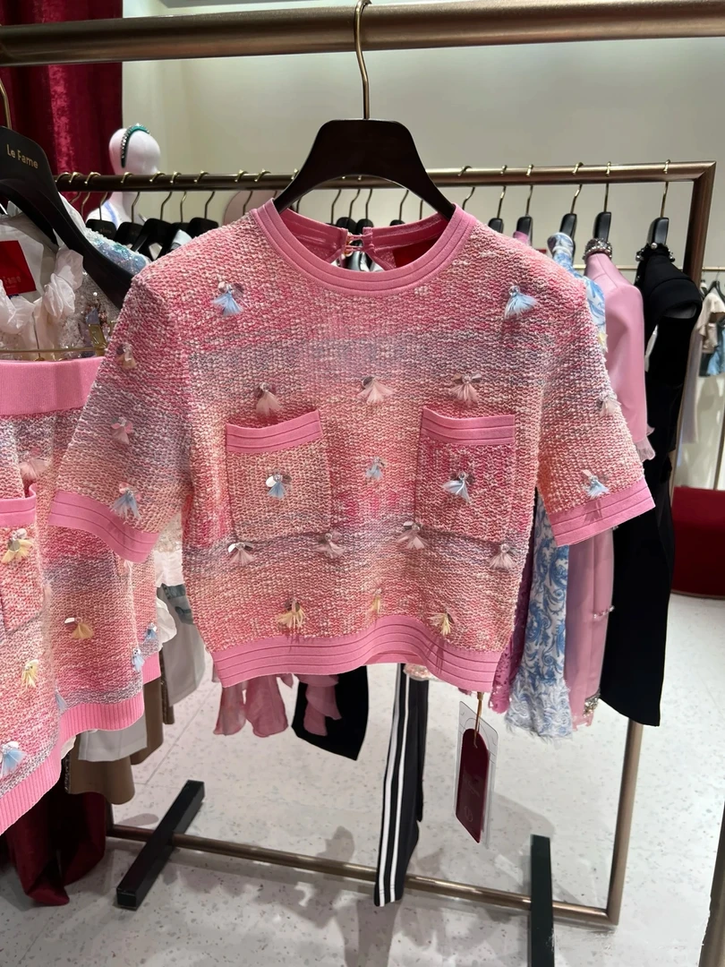 <猪猪出品>2025上新短袖百搭网红圆领粉彩镂空针织套头上衣850